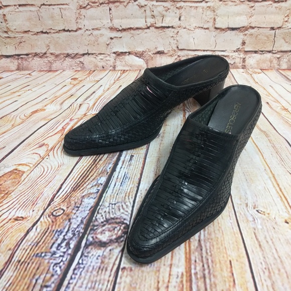 Women's Aerosoles Black Leather Mules Size 8M - Picture 2 of 6